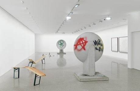 Installationsansicht: Anna-Sophie Berger "Places to Fight and to Make Up. Kapsch Contemporary Art Prize 2016", mumok, Wien, 2016, Foto: Klaus Pichler Installationsansicht: Anna-Sophie Berger "Places to Fight and to Make Up. Kapsch Contemporary Art Prize 2016", mumok, Wien, 2016, Foto: Klaus Pichler